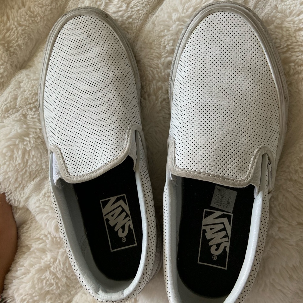 White vans - Picture 2 of 2